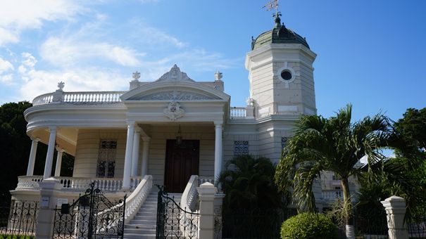Jedna z rezydencji na Paseo de Montejo. Jedna z rezydencji na Paseo de Montejo.